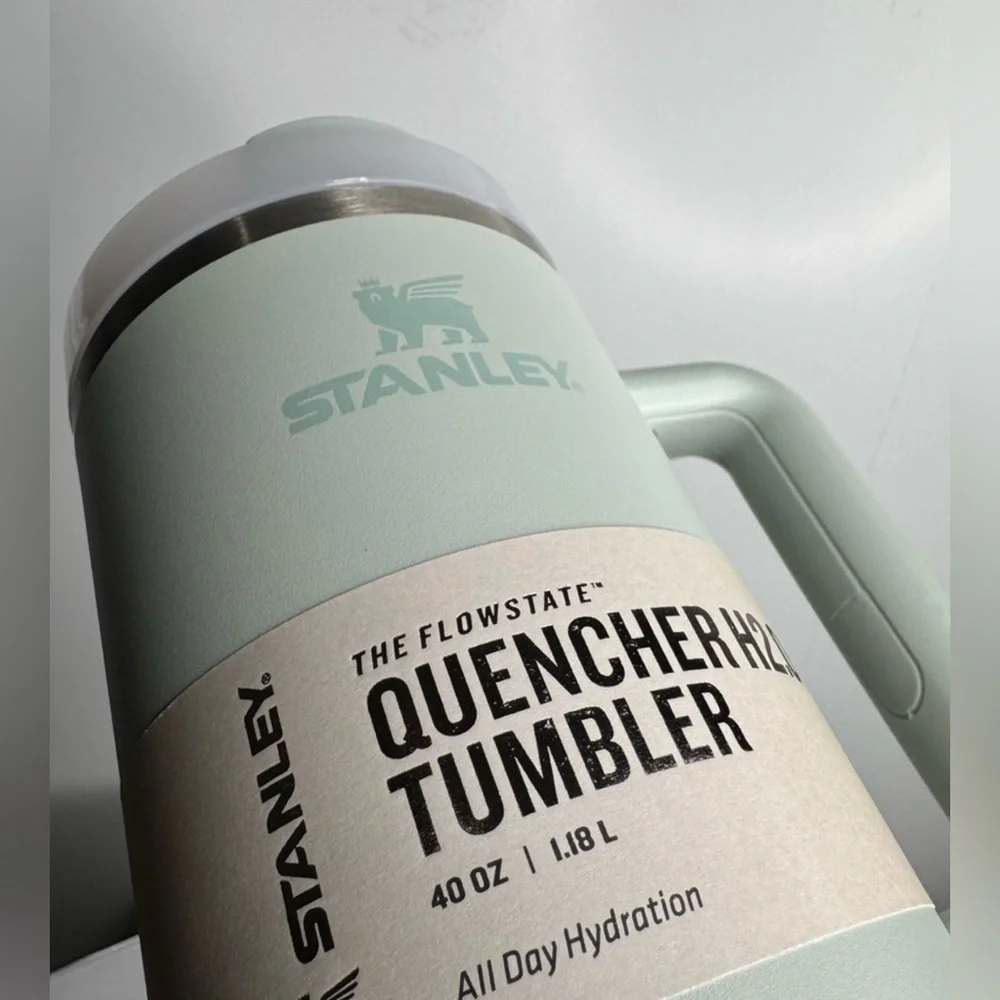 STANLEY | FlowState Quencher H2.0 Tumbler / 40oz / Color: Mist / light Green - Picture 9 of 9